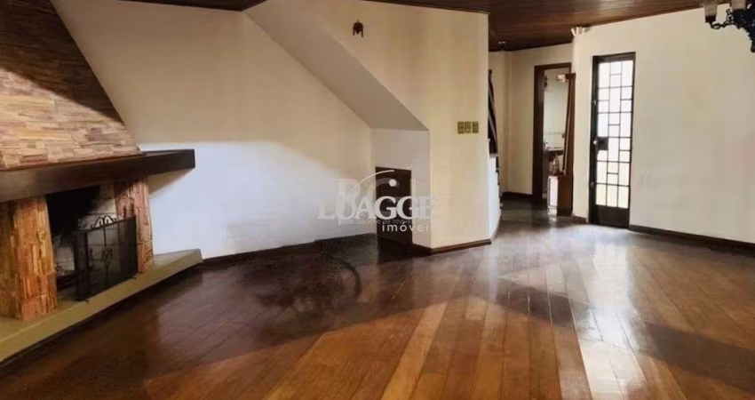 Encantadora residência com 03 dormitórios sendo 01 suíte e piscina.