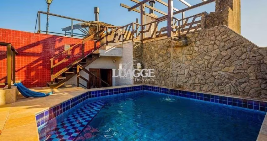 Belíssima casa de 375m² e 04 dormitórios sendo 01 suíte.