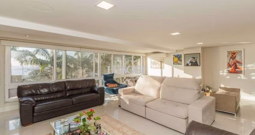 Excelente casa de 466m² com 03 suítes e 4 vagas de garagem.