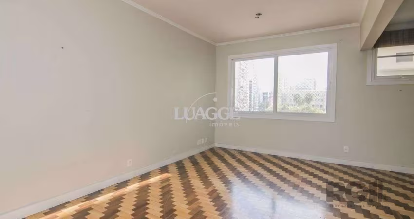 Apartamento 145m² - 3 dormitórios sendo 1 suíte e 2 vagas no Centro Histórico/Porto Alegre