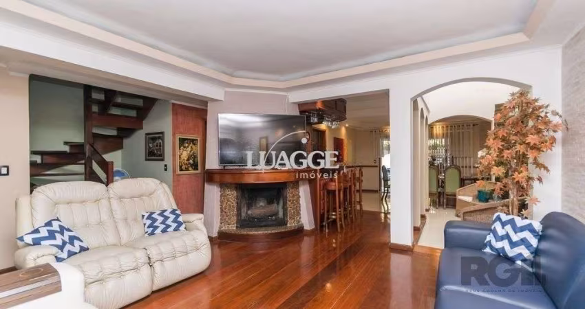 Casa 381m² - 5 dormitórios, 1 suíte, piscina e 6 vagas no bairro São Sebastião