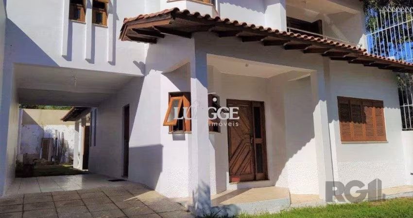 Casa 234m² - 3 dormitórios, 1 suíte e vaga para 6 carros no Jardim São Pedro