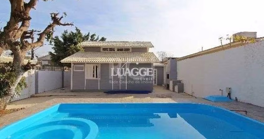 Casa para Venda - 101m², 3 dormitórios, sendo 1 suites, 3 vagas - Guarujá