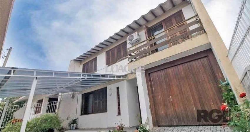 Casa de 285m² - 4 dormitórios, 4 vagas no bairro Bom Jesus