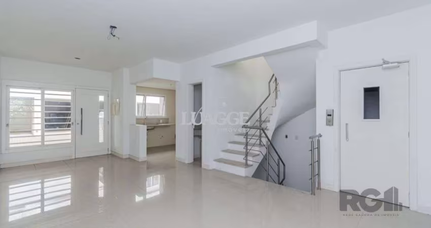 Excelente casa em condomínio de 251m² com 3 suítes e elevador!