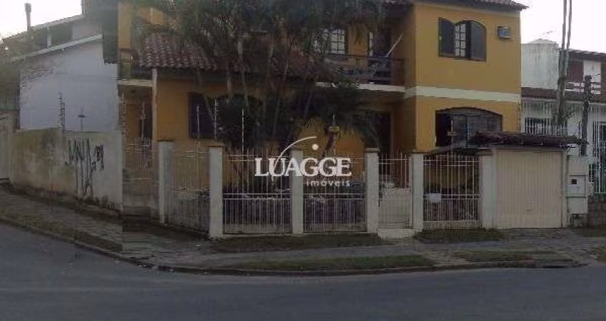 Casa para Venda - 306.3m², 3 dormitórios, sendo 1 suites, 2 vagas - Urubatã