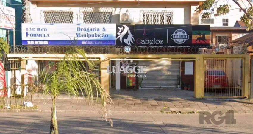 OPORTUNIDADE DE NEGÓCIO!  PONTO COMERCIAL OU RESIDENCIAL,  terreno medindo 13m x 100m, com 02 lojas comercias em frente (atualmente alugadas), nos fundos possui sobrado com 03 dormitórios sendo 01 suí
