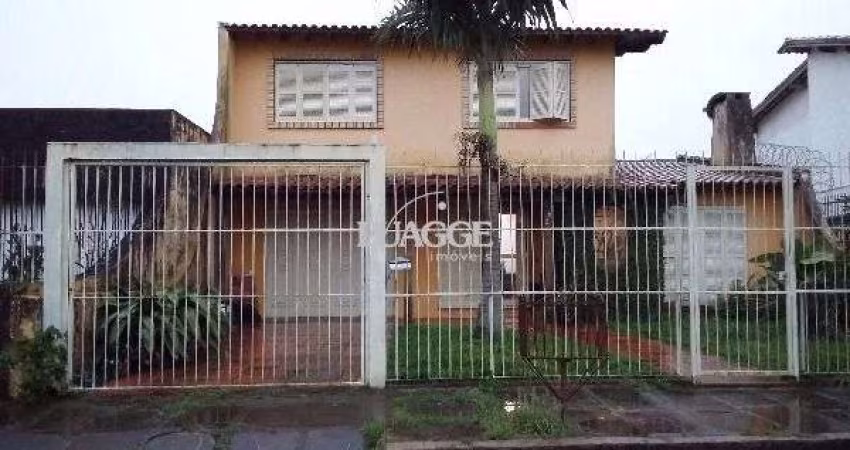 Casa para Venda - 275m², 4 dormitórios, 2 vagas - Guarujá