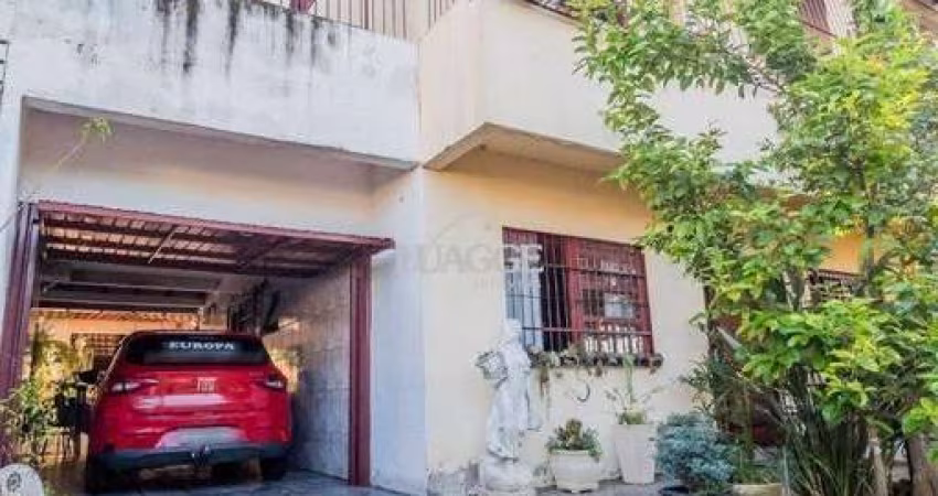 Sobrado de 215m² - 4 dormitórios, 5 vagas no bairro Passo das Pedras