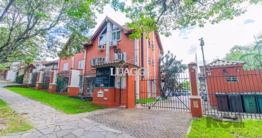 Casa em condoínio com 3 dormitorios, 2 suítes e  duas vagas de garaem no  bairroTeresópolis