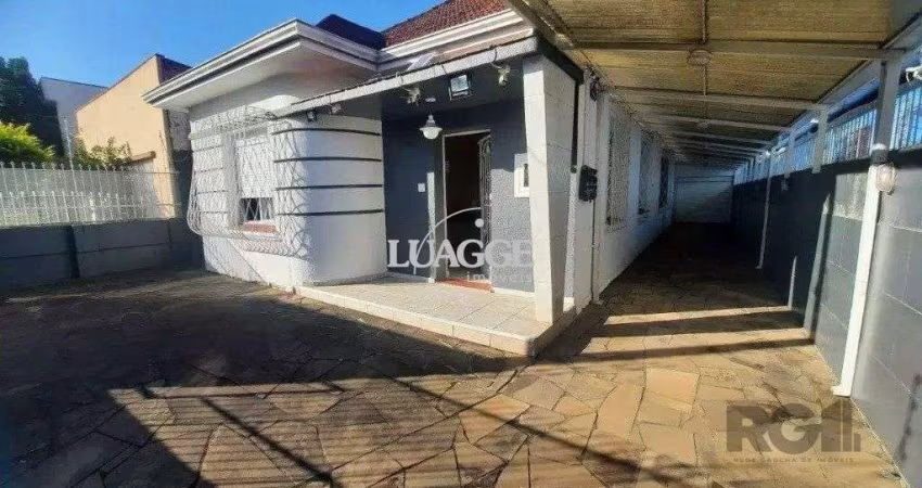 Casa de 3 dormitórios, no bairro Glória