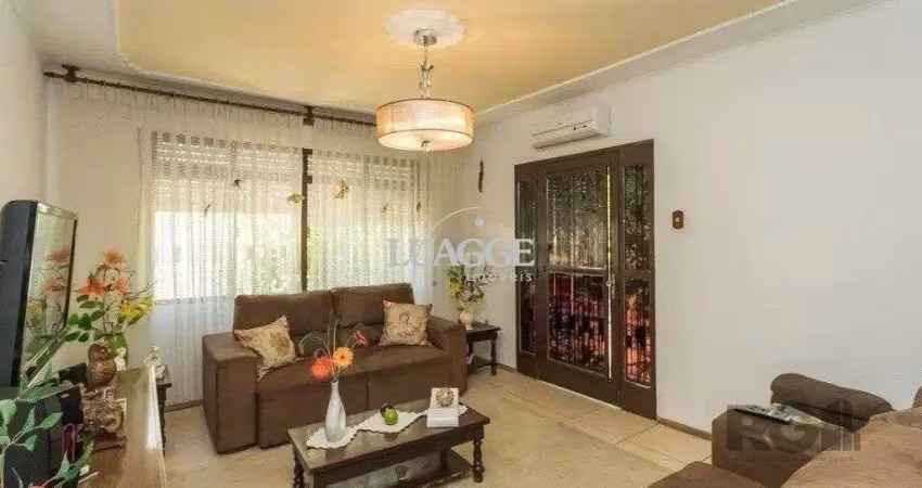 Casa de 3 dormitórios no bairro Jardim Carvalho