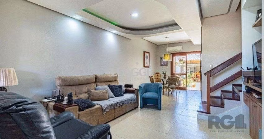 Casa de 3 dormitórios no bairro Cavalhada