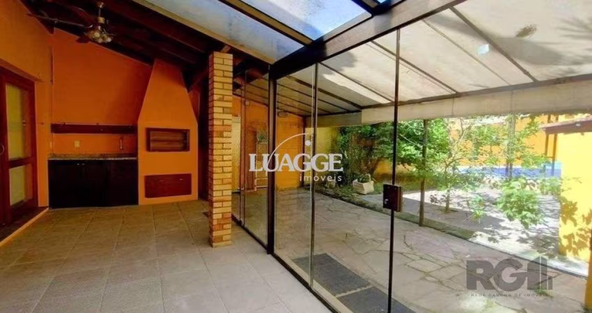 Casa de 3 dormitórios no bairro Ipanema - Porto Alegre