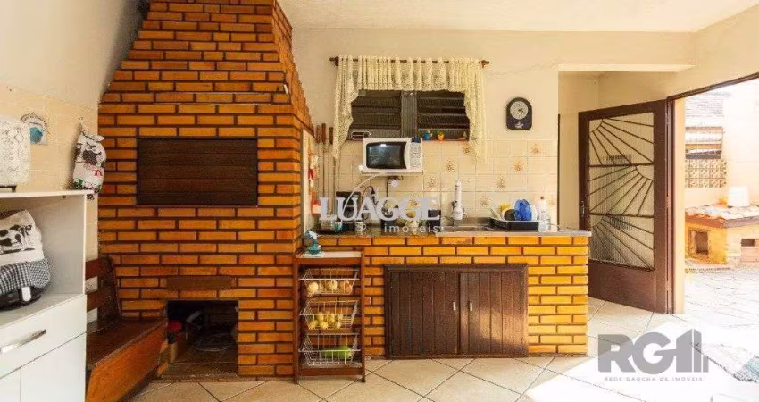Casa de 4 dormitórios sendo no bairro Morro Santana