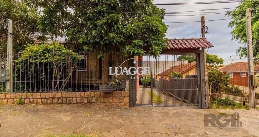 Casa de 4 dormitórios no bairro Espírito Santo