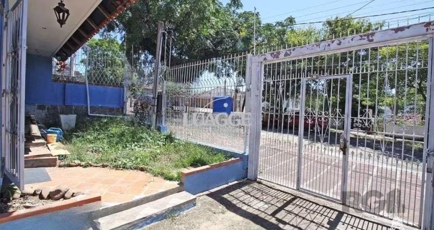 Casa de 3 dormitórios no bairro Partenon