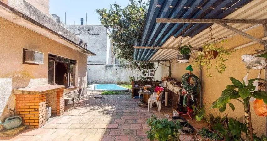 Casa de 3 dormitórios no bairro Santa Cecília