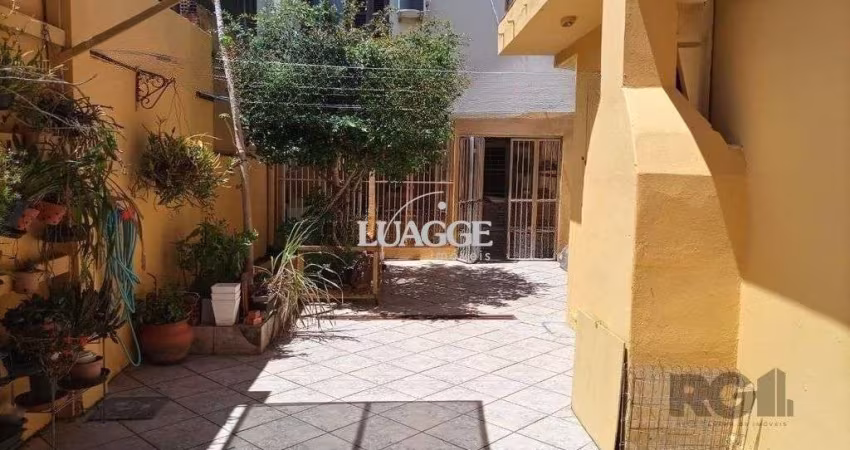 Casa 4 dormitórios no bairro Vila Ipiranga