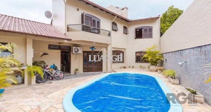 Casa com 4 dormitórios no bairro Morro Santana