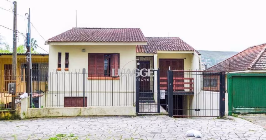 Casa para Venda - 150m², 4 dormitórios, sendo 1 suites, 5 vagas - Teresópolis