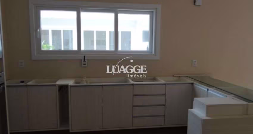 Casa para Venda - 305m², 3 dormitórios, sendo 3 suites, 4 vagas - Nonoai