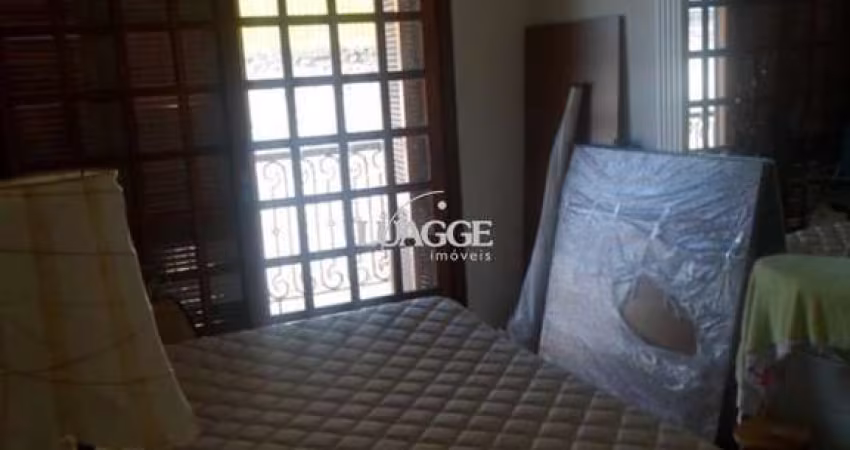 Casa para Venda - 400m², 6 dormitórios, sendo 2 suites, 5 vagas - Santo Antonio