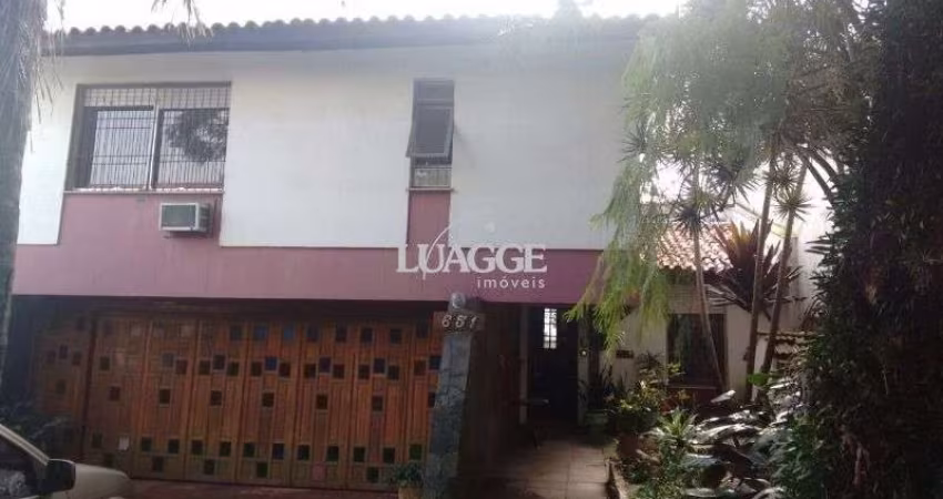 Casa para Venda - 320m², 3 dormitórios, sendo 1 suites, 4 vagas - Cristal