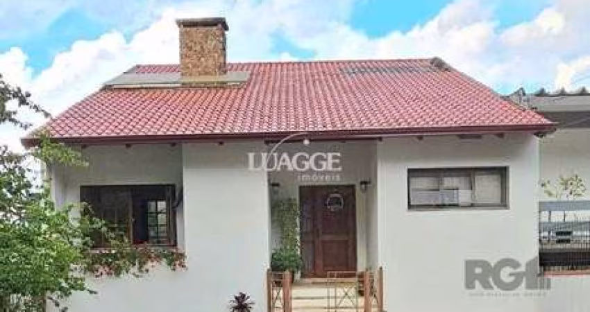 Casa para Venda - 350m², 5 dormitórios, sendo 1 suite, 6vagas - Cristal