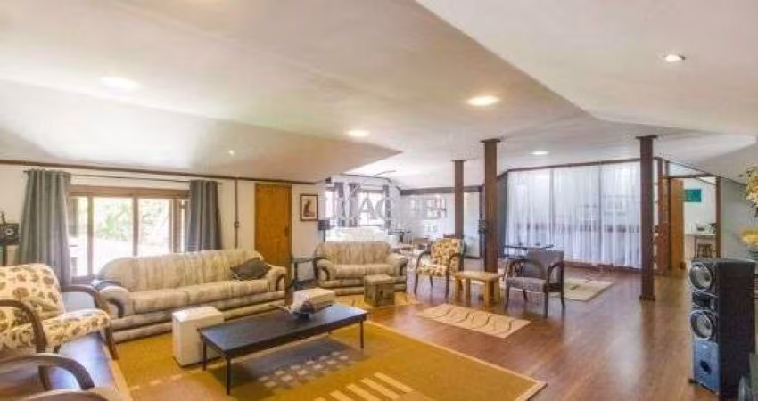 Casa para Venda - 300m², 4 dormitórios, sendo 1 suites, 8 vagas - Imperial Parque