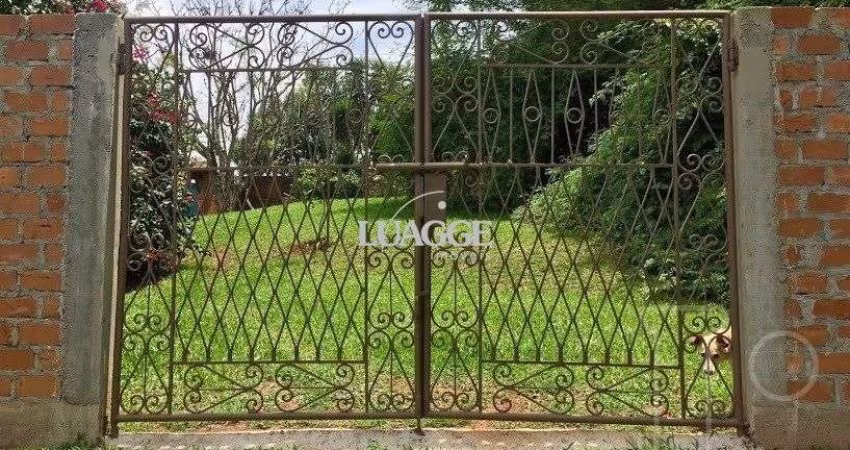 Casa para Venda - 570m², 3 dormitórios, sendo 1 suites, 2 vagas - Hípica