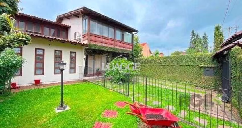 Casa para Venda - 235.64m², 3 dormitórios, sendo 1 suites, 3 vagas - Guarujá