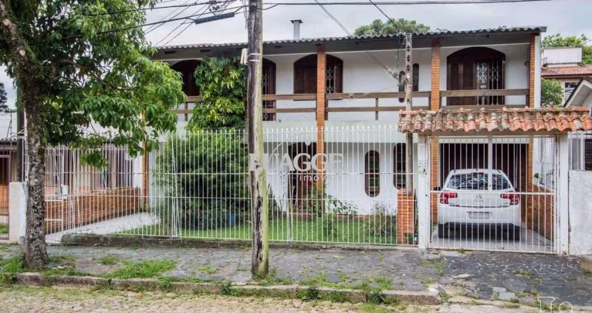 Casa para Venda - 211m², 3 dormitórios, sendo 1 suites, 5 vagas - Nonoai