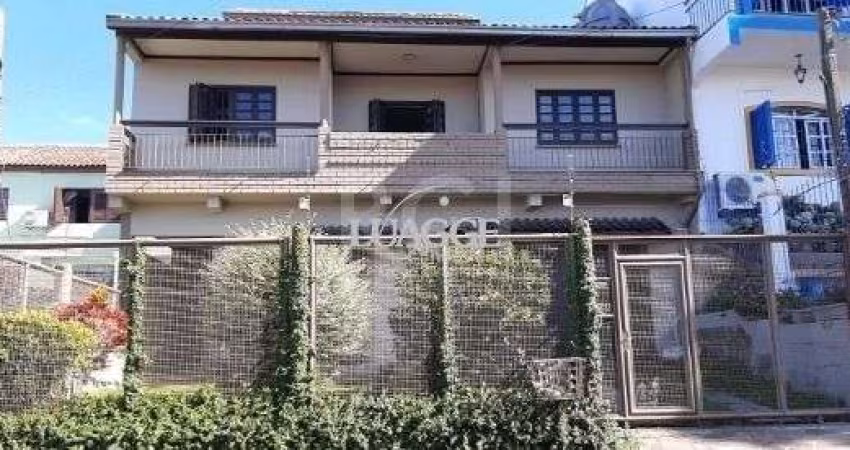 Sobrado para Venda - 246.69m², 3 dormitórios, sendo 1 suites, 2 vagas - Vila Nova