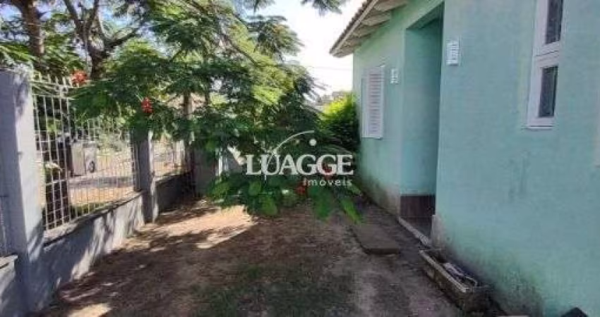 Casa em Porto Alegre, no bairro Guarujá, com 3 dormitório(s), e 3 banheiros, à venda.