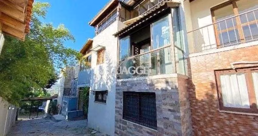 Casa Condominio em Porto Alegre, no bairro Ipanema, com 3 dormitório(s), e 3 banheiros, à venda.