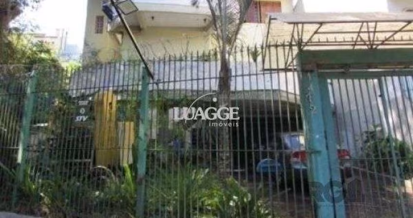 Casa em Porto Alegre, no bairro Nonoai, com 4 dormitório(s), e 4 banheiros, à venda.