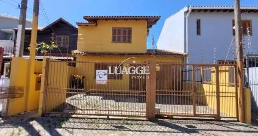 Sobrado em Porto Alegre, no bairro Vila Nova, com 3 dormitório(s), e 3 banheiros, à venda.
