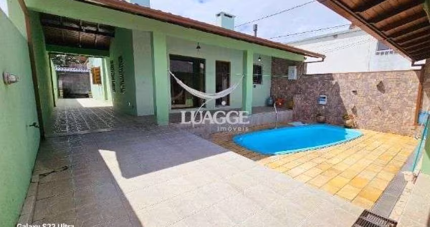 Casa em Porto Alegre, no bairro Vila Nova, com 3 dormitório(s), e 3 banheiros, à venda.