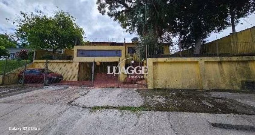 Casa em Porto Alegre, no bairro Belém Novo, com 3 dormitório(s), e 3 banheiros, à venda.