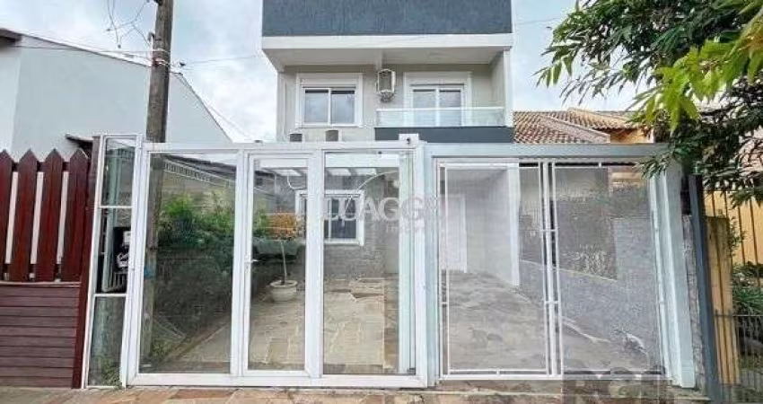 Casa em Porto Alegre, no bairro Hípica, com 3 dormitório(s), e 3 banheiros, à venda.