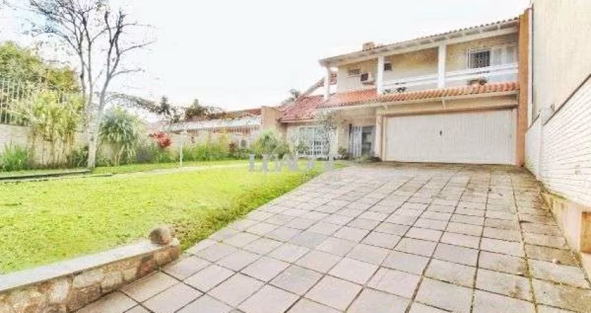 Casa em Porto Alegre, no bairro Jardim Isabel, com 4 dormitório(s), e 4 banheiros, à venda.