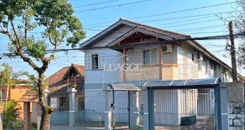 Casa Condominio em Porto Alegre, no bairro Tristeza, com 3 dormitório(s), e 3 banheiros, à venda.