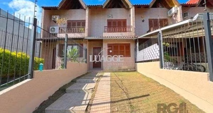 Casa em Porto Alegre, no bairro Guarujá, com 3 dormitório(s), e 3 banheiros, à venda.