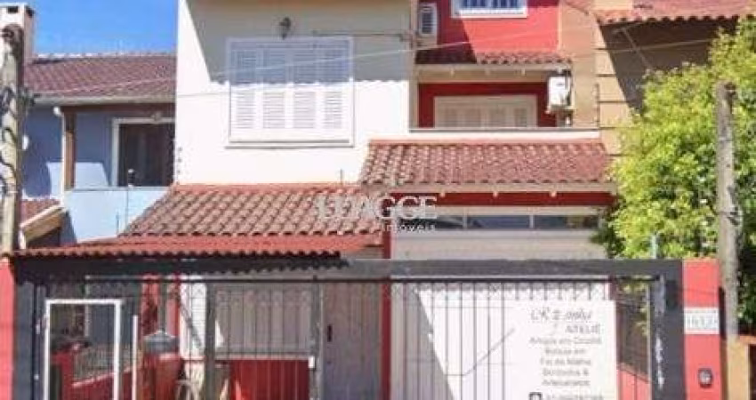 Casa em Porto Alegre, no bairro Hípica, com 3 dormitório(s), e 3 banheiros, à venda.