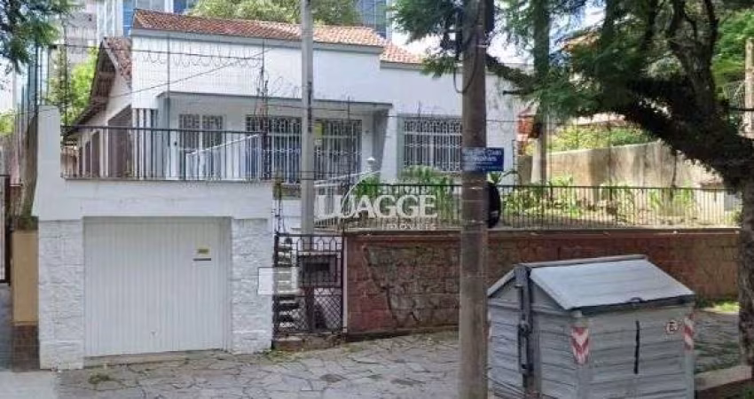 Casa em Porto Alegre, no bairro São João, com 4 dormitório(s), à venda.
