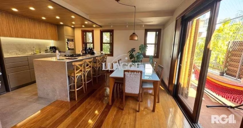 CASA ESPETACULAR EM PETRÓPOLIS - 3 SUÍTES + 2 BANHEIROS - GARAGEM PARA 4 CARROS - CÓD. RP390775