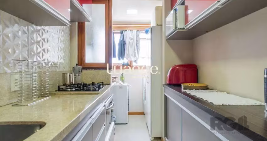 Ótimo apartamento, reformado , dois dormitórios e uma suíte, vaga escriturada.