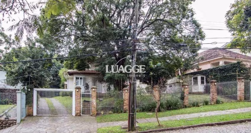 Casa para Venda - 489m², 4 dormitórios, sendo 2 suites, 3 vagas - Cristal