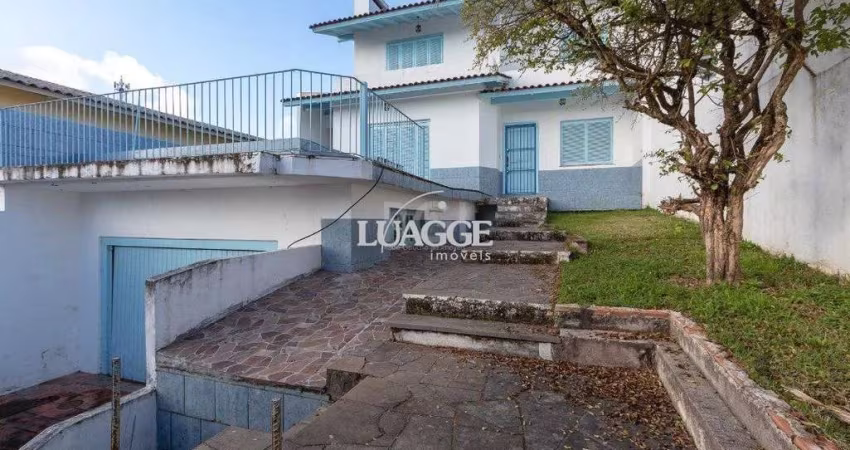 Casa com piscina em localização nobre no bairro Tristeza com vista para Rio Guaíba.